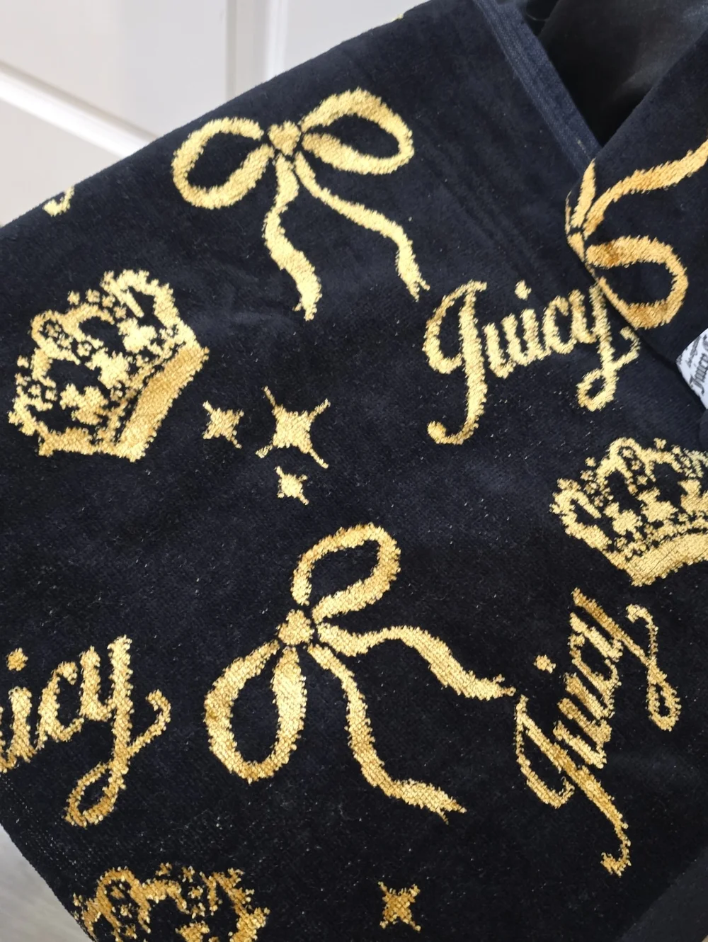 Juicy Couture Home Logo Crown & Bow Motif Cotton ViscoseTowel Set - Black/Gold